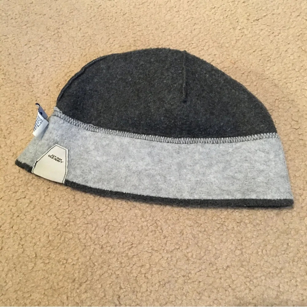 Vintage Old Navy Unisex Grey Skull Beanie in Very Good Condition